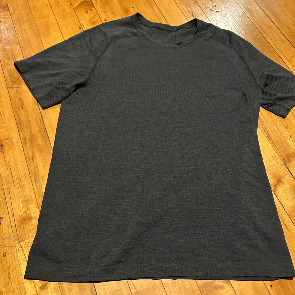 Men’s lululemon shirt